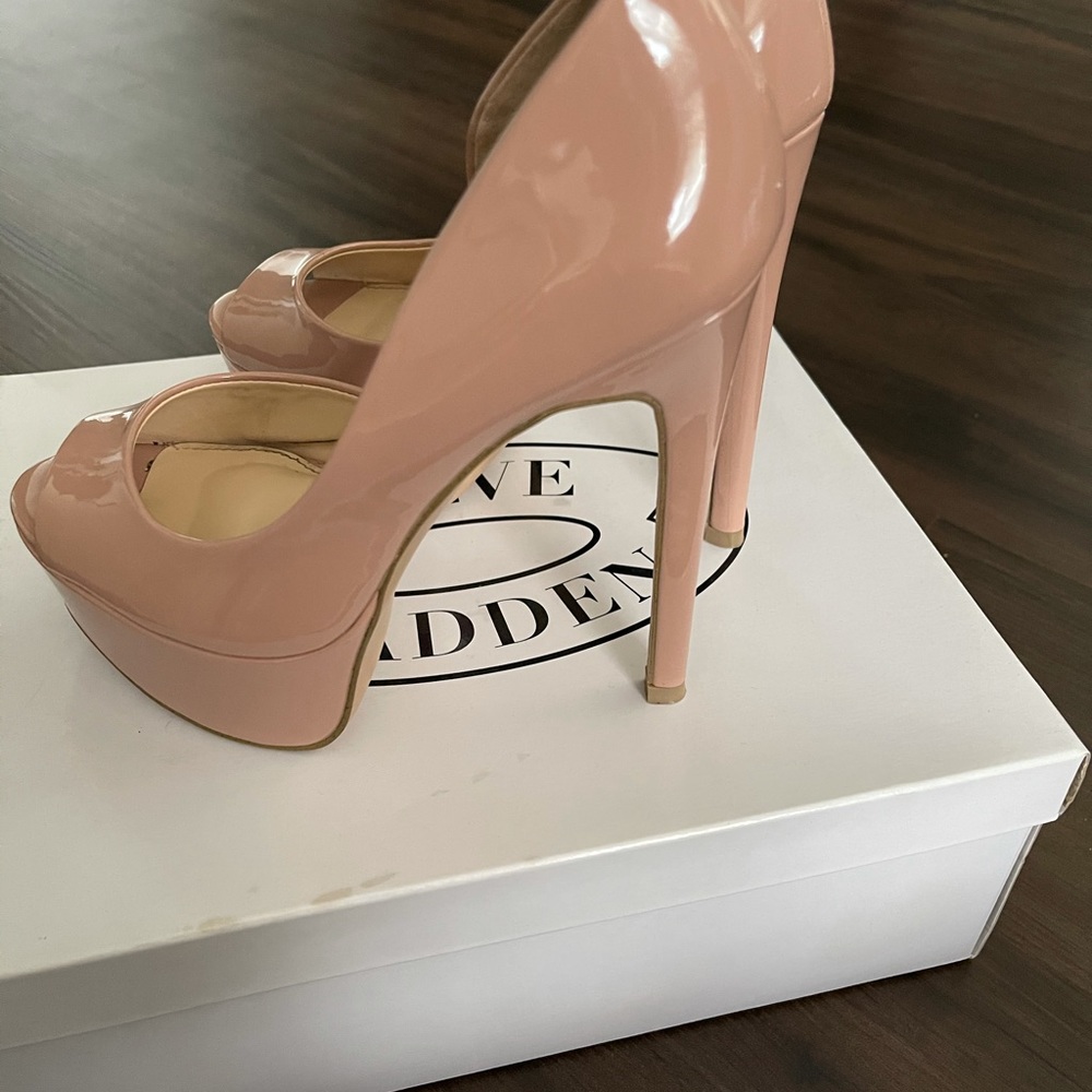 Steve Madden nude platform peep toe heels